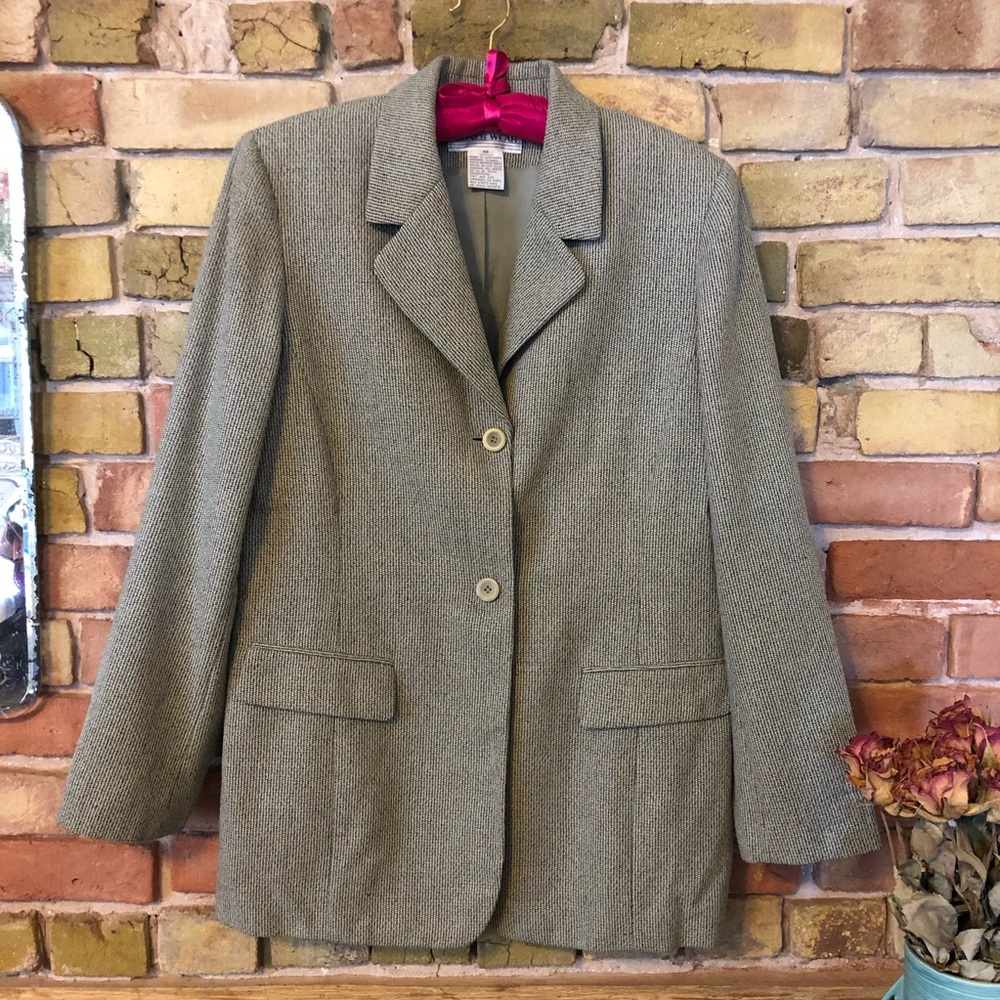 Vintage Jones Wear blazer size 12 in perfect condition.